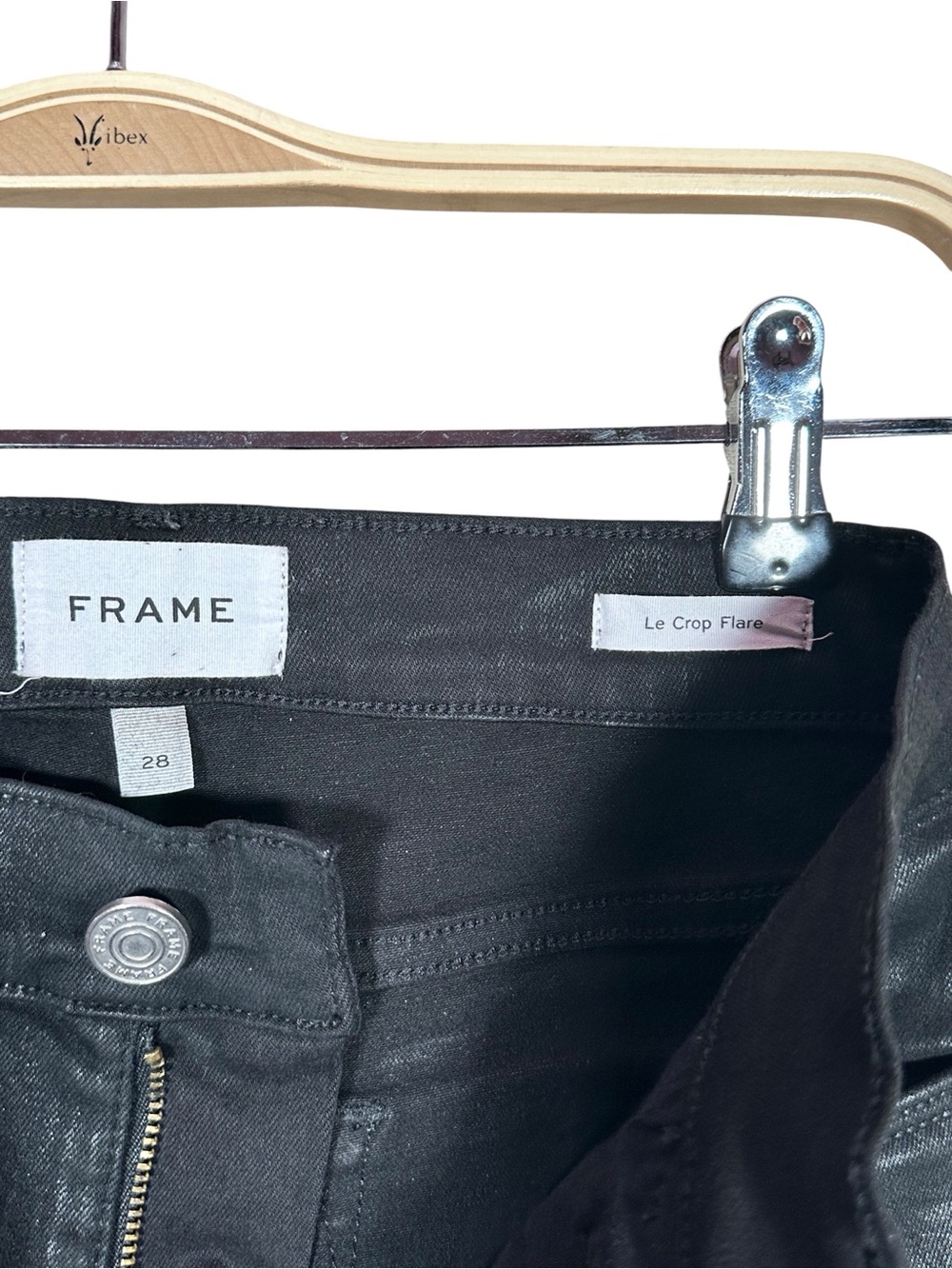 FRAME Coated Denim Le Crop Flare in coated noir - Picture 9 of 11